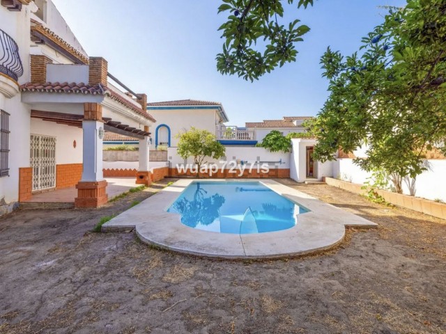 5 Bedrooms Villa in Benalmadena