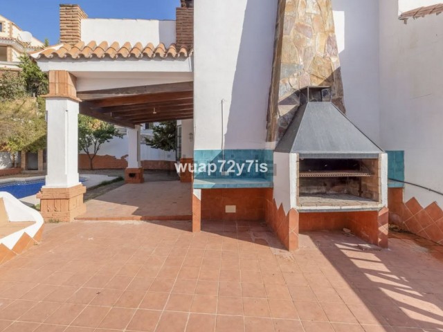 5 Bedrooms Villa in Benalmadena