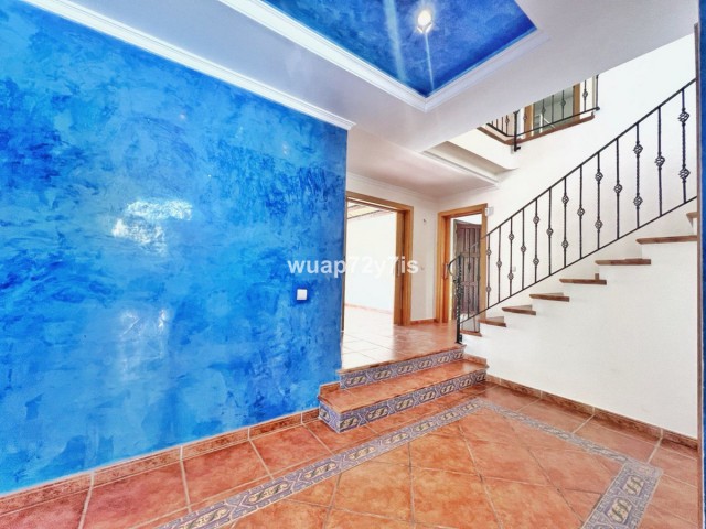 5 Bedrooms Villa in Benalmadena