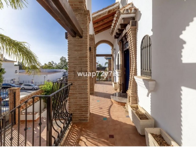 5 Bedrooms Villa in Benalmadena