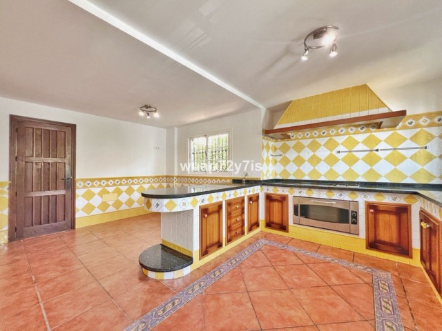 5 Bedrooms Villa in Benalmadena
