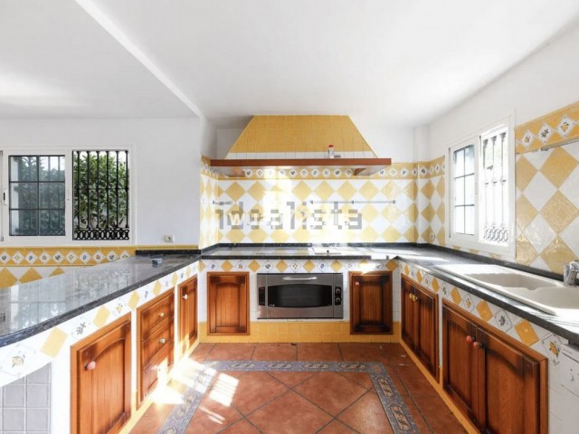 5 Bedrooms Villa in Benalmadena