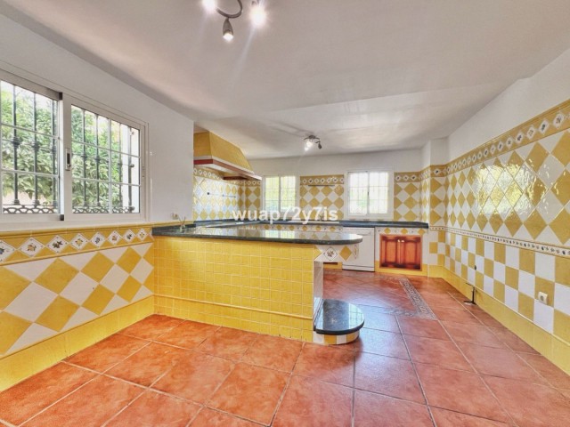 5 Bedrooms Villa in Benalmadena