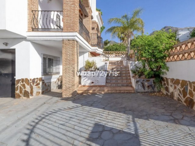5 Bedrooms Villa in Benalmadena