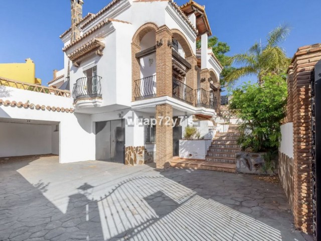 5 Bedrooms Villa in Benalmadena