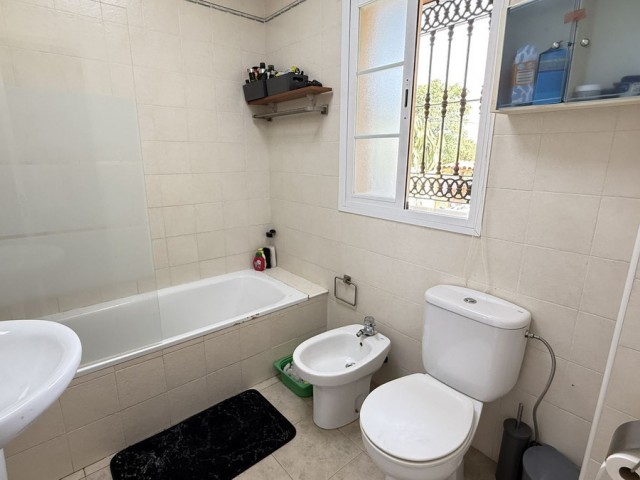 Villa con 5 Dormitorios  en Alhaurín de la Torre
