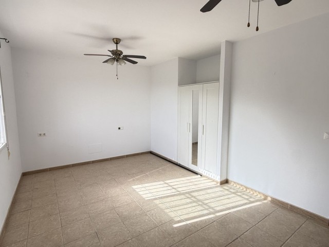 Villa con 5 Dormitorios  en Alhaurín de la Torre