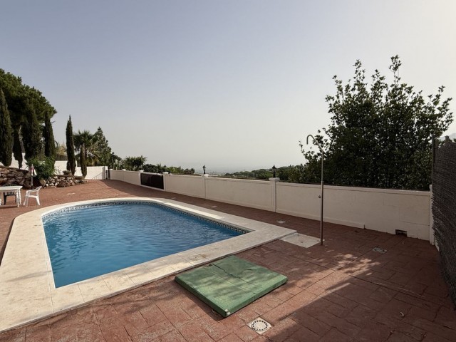 Villa con 5 Dormitorios  en Alhaurín de la Torre