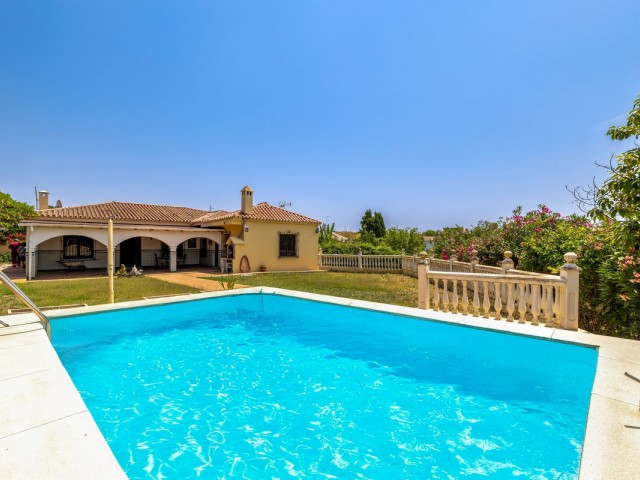 3 Sovrums Villa i Estepona