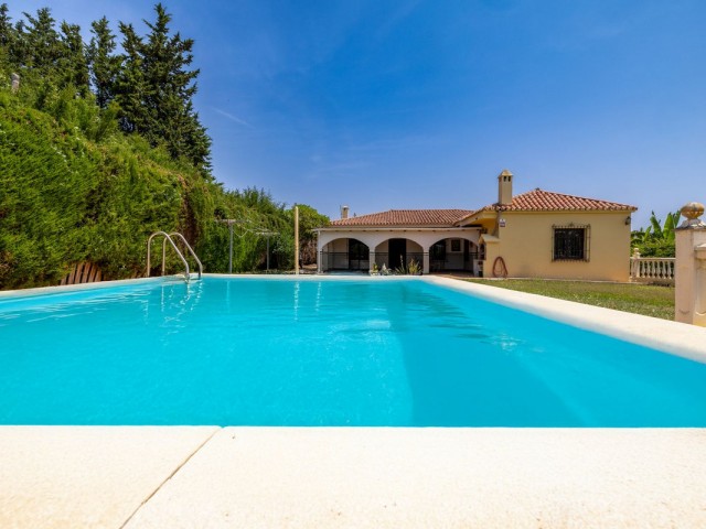 3 Sovrums Villa i Estepona