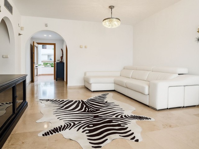 Apartamento con 3 Dormitorios  en Guadalmina Alta