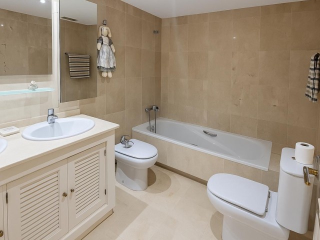 Apartamento con 3 Dormitorios  en Guadalmina Alta