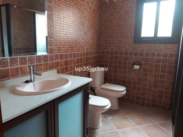 5 Sovrums Villa i Estepona