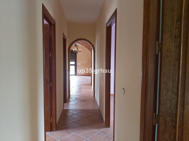 5 Sovrums Villa i Estepona