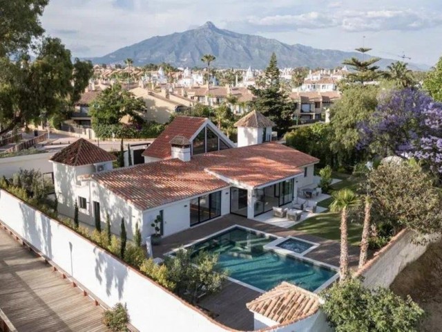 5 Bedrooms Villa in Puerto Banús