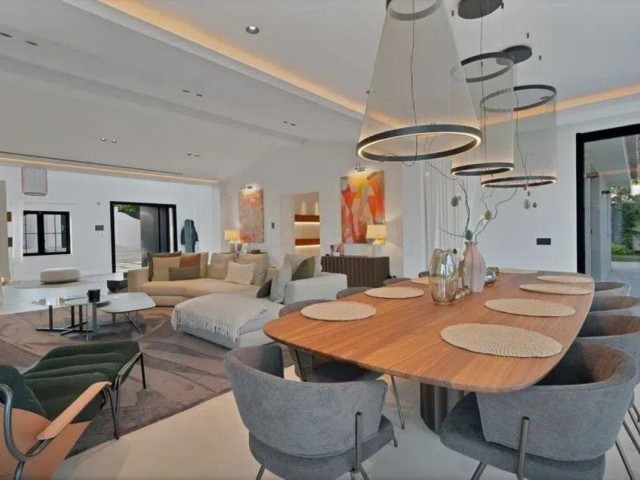 5 Bedrooms Villa in Puerto Banús