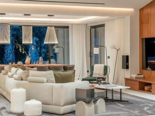 5 Bedrooms Villa in Puerto Banús