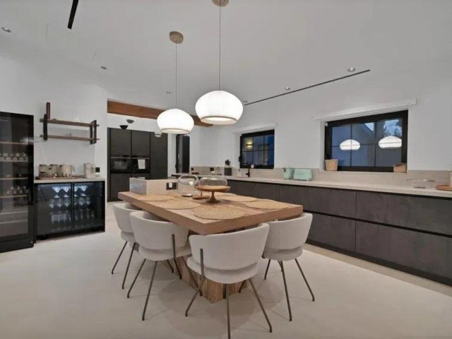 5 Bedrooms Villa in Puerto Banús