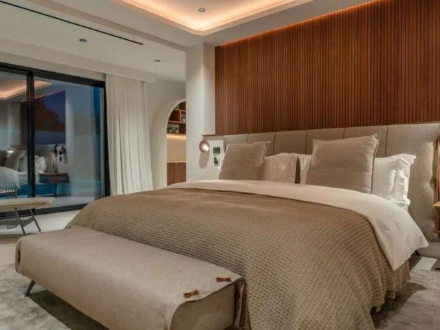 5 Bedrooms Villa in Puerto Banús