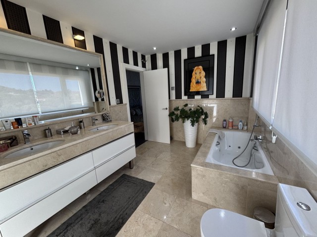 5 Soveroms Villa i La Cala Golf