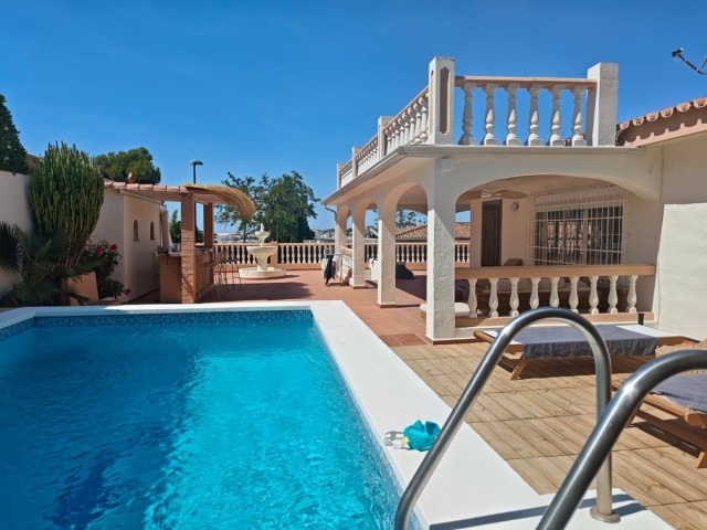 3 Bedrooms Villa in Nueva Andalucía