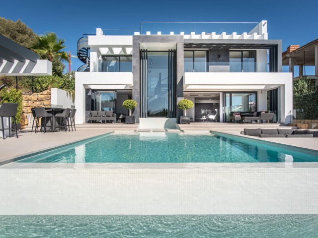 6 Sovrums Villa i Estepona