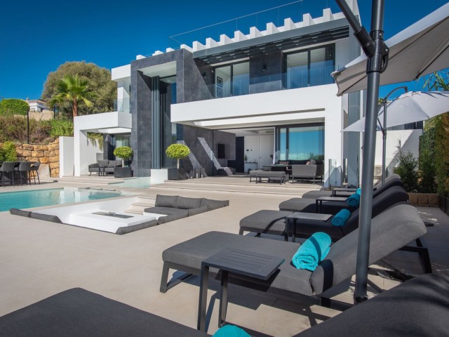 6 Sovrums Villa i Estepona