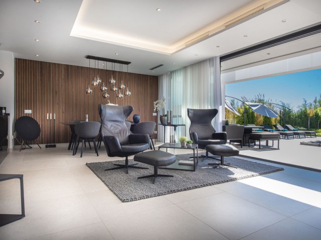6 Sovrums Villa i Estepona