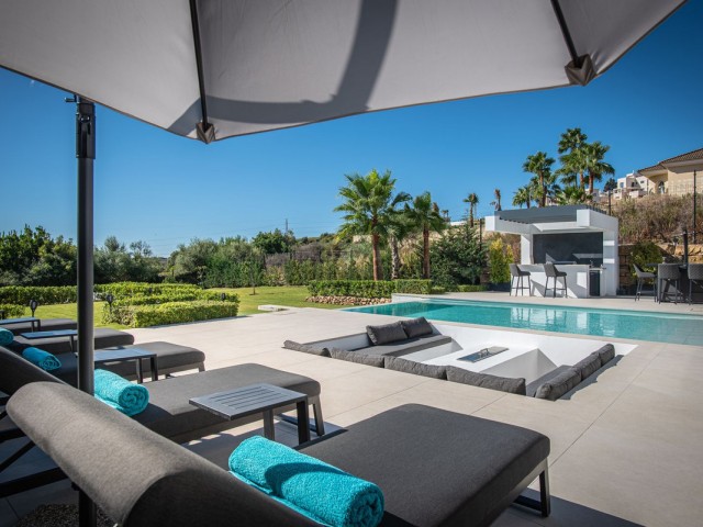 6 Sovrums Villa i Estepona