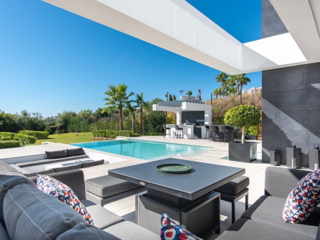6 Sovrums Villa i Estepona