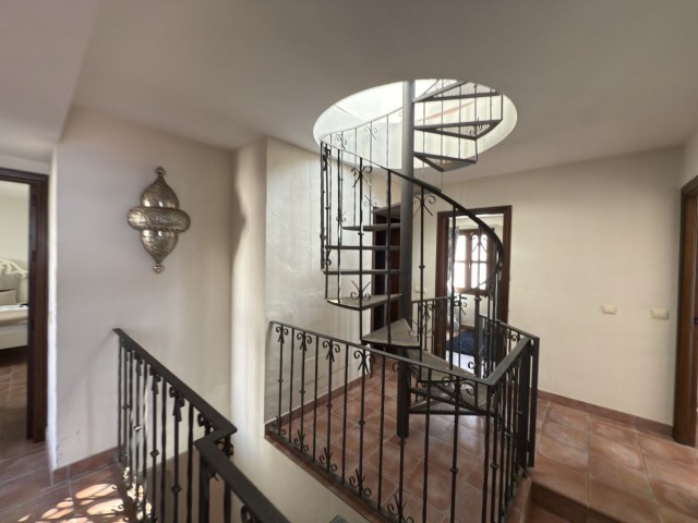 5 Sovrums Villa i Estepona