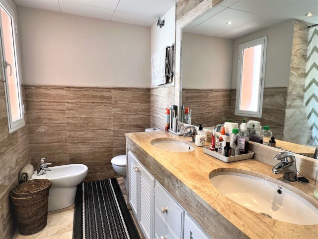 Appartement avec 3 Chambres  à Guadalmina Baja