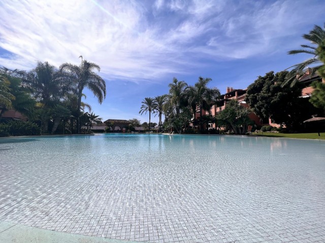 Appartement avec 3 Chambres  à Guadalmina Baja