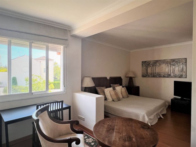 Appartement avec 3 Chambres  à Guadalmina Baja
