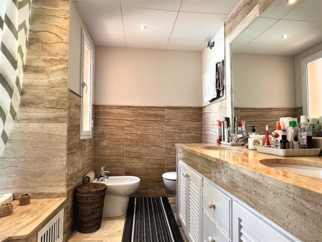 Apartamento con 3 Dormitorios  en Guadalmina Baja