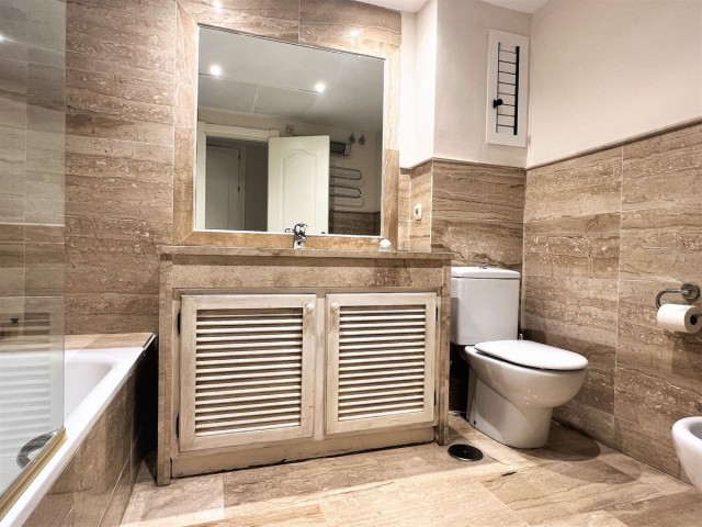 Apartamento con 3 Dormitorios  en Guadalmina Baja