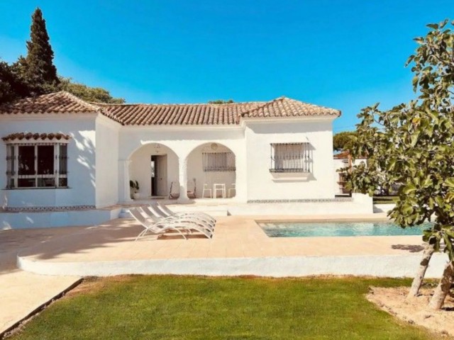 3 Sovrums Villa i Estepona