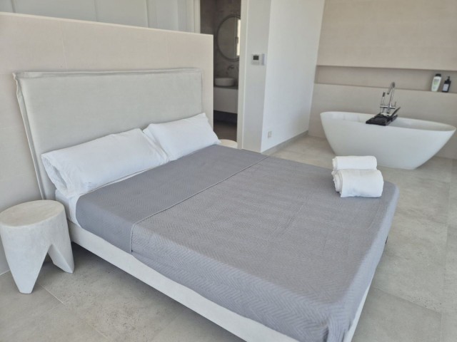 Villa avec 4 Chambres  à Torreguadiaro