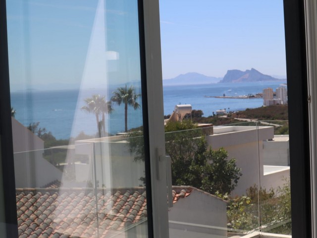 Villa avec 4 Chambres  à Torreguadiaro