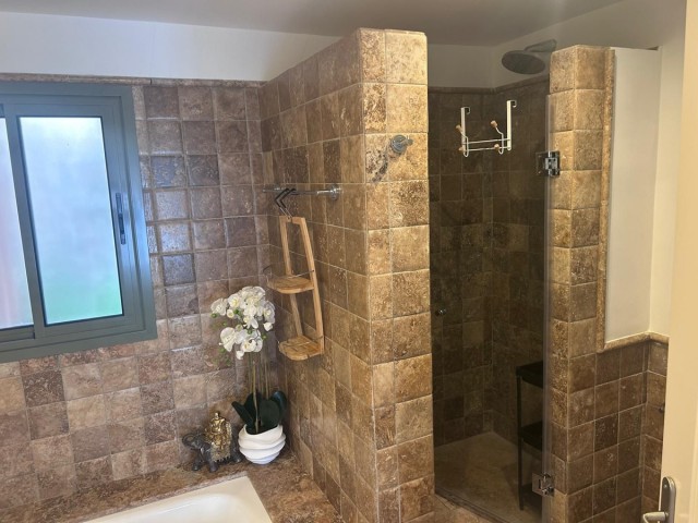 3 Bedrooms Apartment in Benahavís