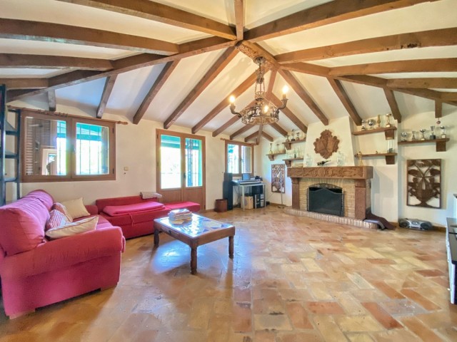 5 Bedrooms Villa in Marbella