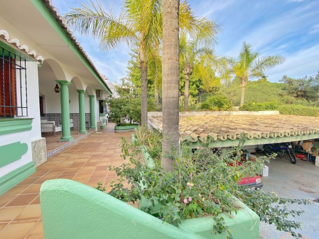 5 Bedrooms Villa in Marbella