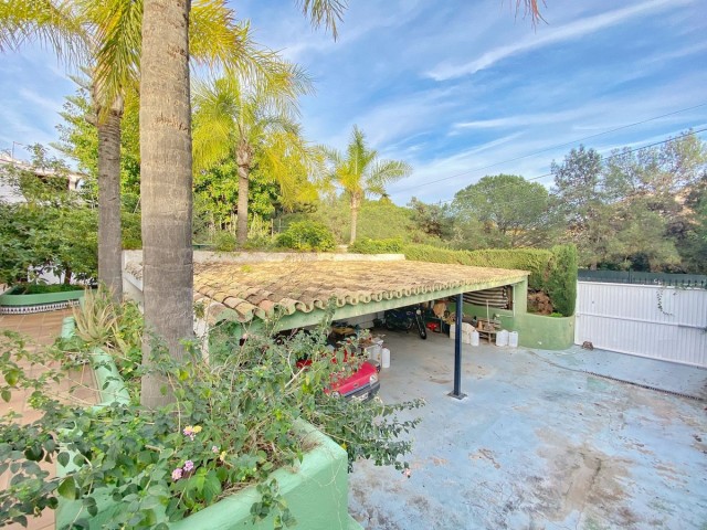 5 Bedrooms Villa in Marbella