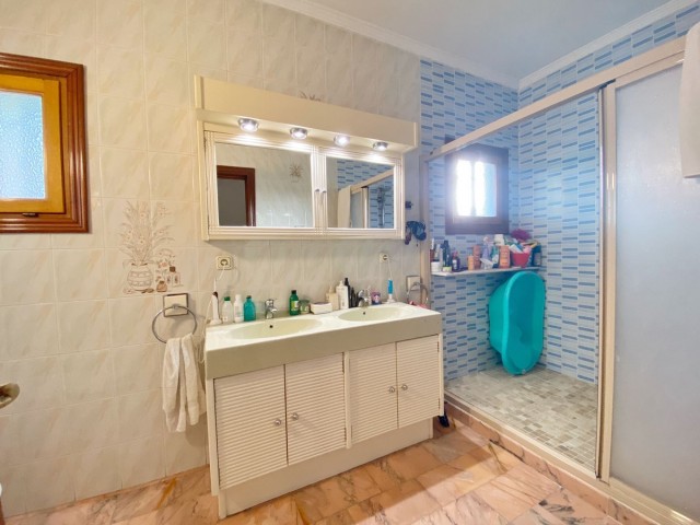 5 Bedrooms Villa in Marbella