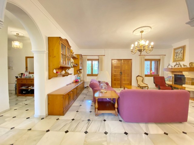 5 Bedrooms Villa in Marbella