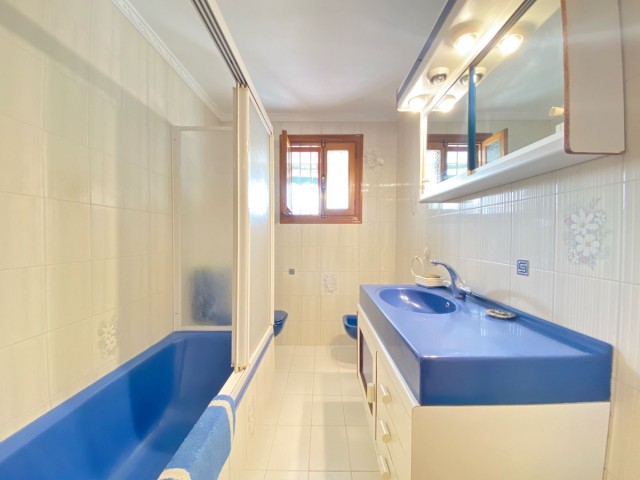 5 Bedrooms Villa in Marbella