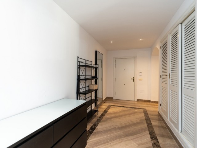 3 Bedrooms Apartment in Elviria