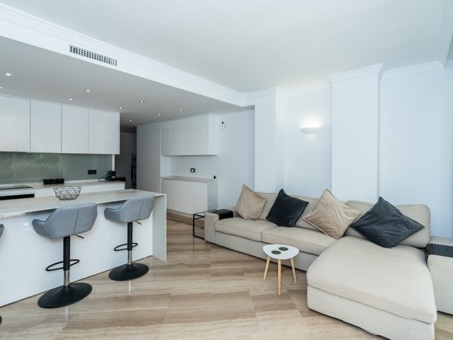 3 Bedrooms Apartment in Elviria