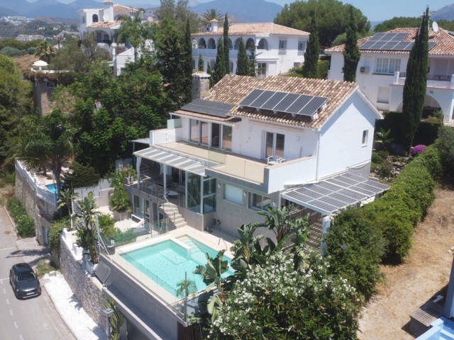 4 Schlafzimmer Villa in Nueva Andalucía