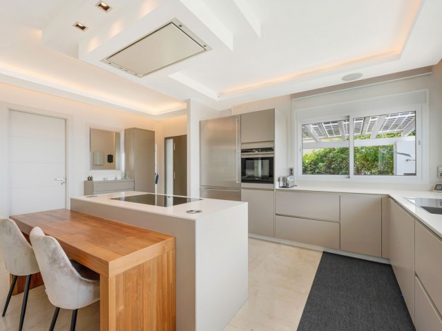 4 Schlafzimmer Villa in Nueva Andalucía